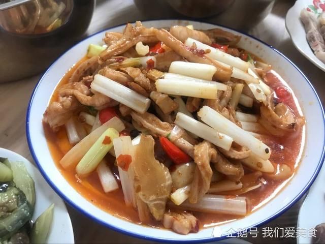 10多个人一起大战世界杯,天天日子美得很,辛苦