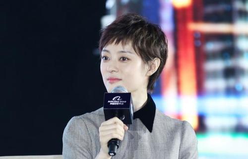 明星们在背剧本的时候是什么态度?孙俪的敬业