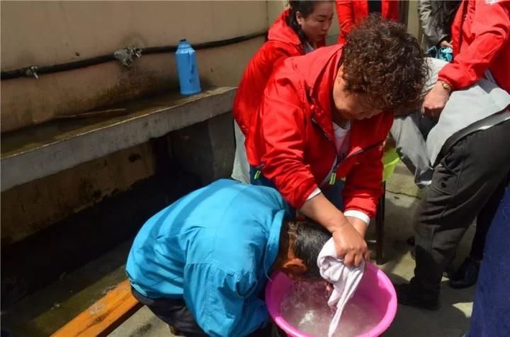 从请上来到走下去 天台:流动述职让基层妇联活