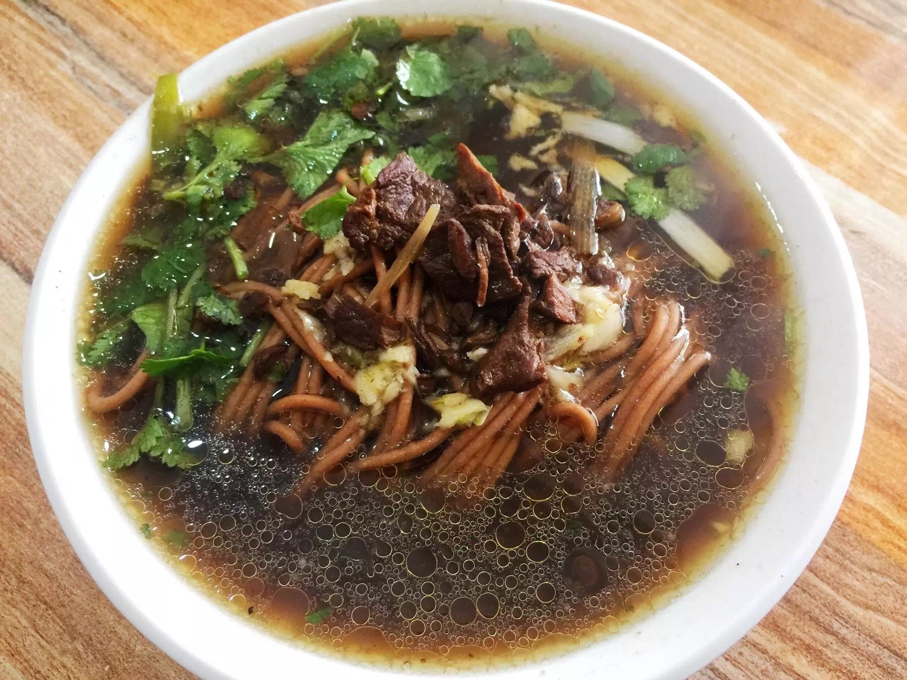 图为煮好的榆面饸饹.