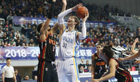 福建晋江文旅大胜同曦获三连胜 王哲林带病上