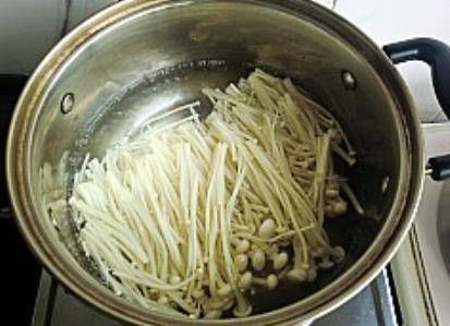 教你一道金针菇好吃的做法，营养又下饭，一看就会超级简单