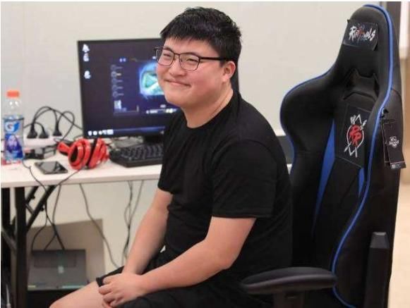 奥咪咪超神发挥带妹吃鸡,ID暴露她对Uzi的爱称