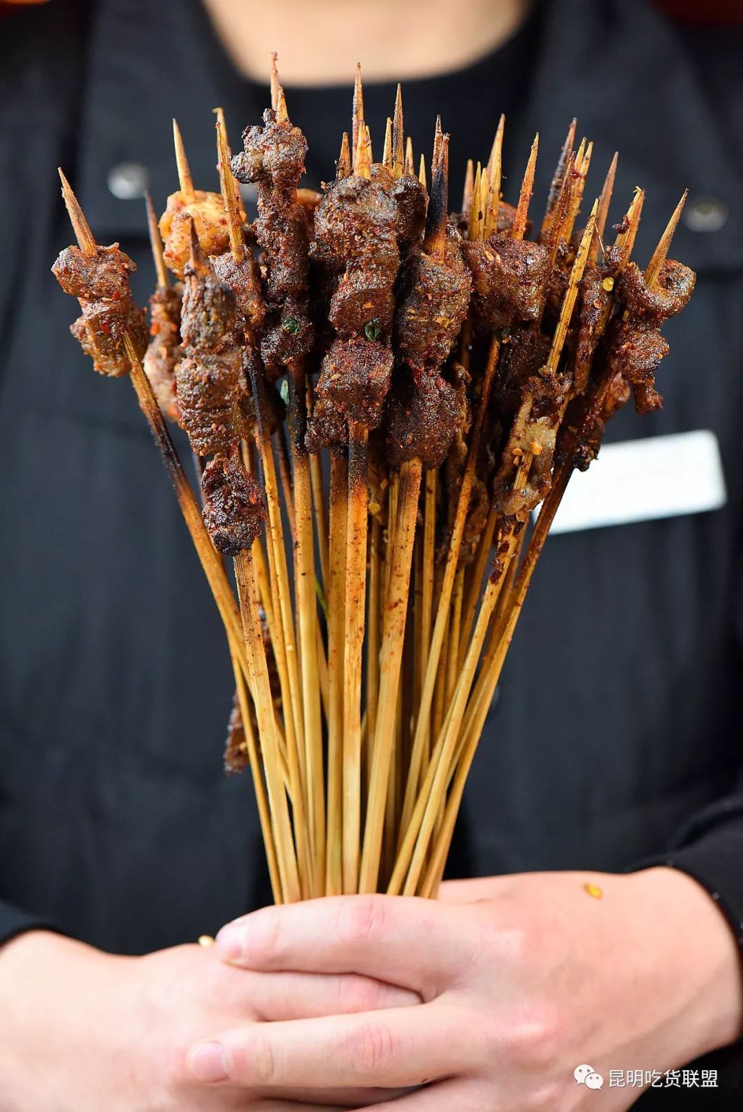 国民老公王思聪超爱吃的把把烧来昆明啦,我找