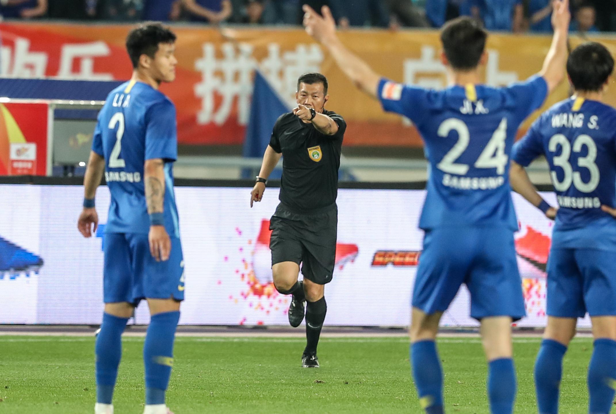 足球--中超:江苏苏宁战平大连一方