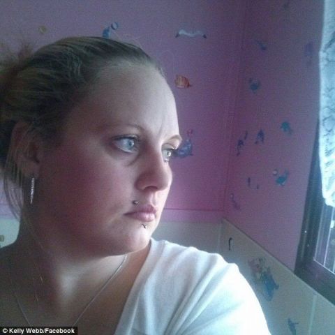 一位冰毒成瘾者将被遣送回英国 她的五个孩子