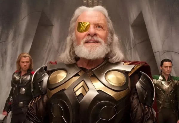 美国队长为何能拿起雷神的锤子,并还能召唤闪