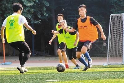 西安联城足球俱乐部成立 围绕高校发展足球 