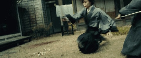 搞笑GIF:表情看样是抽烟了,这失恋的姑娘孤单的搞笑图片寂寞好a表情图片