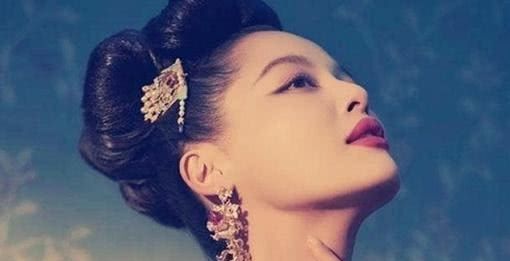 清朝嫔妃手上都戴着指甲套,除了美观,一个真实作用让人心惊 赌博直营游艺