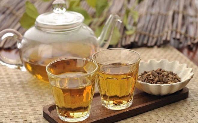 4名大学生组队创业,网上开花草茶店生意红火