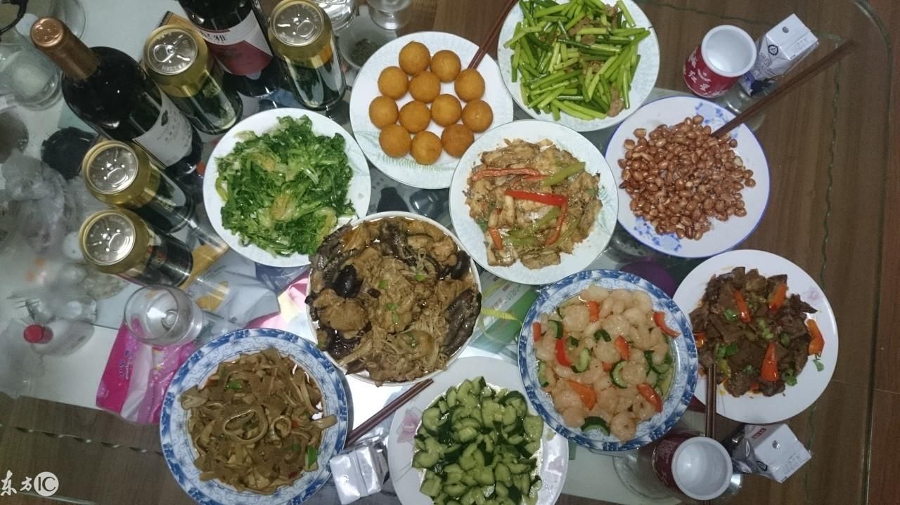 团圆的日子,六个家庭的年夜饭,是你会选哪一桌做今年的年夜饭?