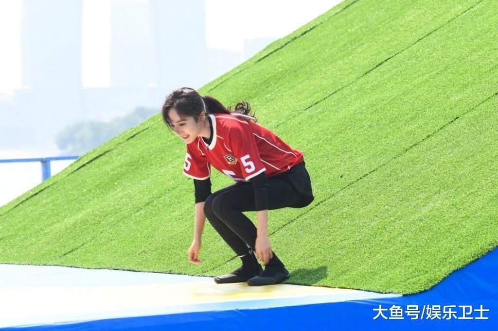 杨幂跑男节目中闪电折返跑失败落水, 队友陈赫