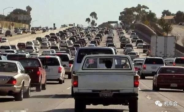 各位摩友 路上遇到摩友你怎么和对方打招呼