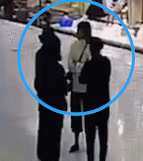 导购掌掴怀孕顾客 顾客丈夫将导购踹倒揪住头