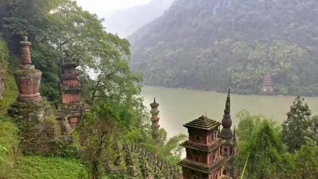 峨眉山脚下有一座被人遗忘的千年古镇!没有车水马龙，有惬意生活