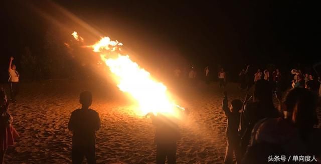 DAY16敦煌：穿越当金山无人区，抵达敦煌，沙漠露营