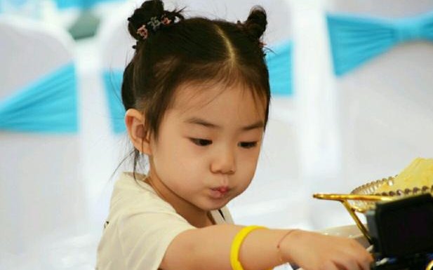 《爸爸去哪儿》原导演新作,戚薇女儿是热点,陈