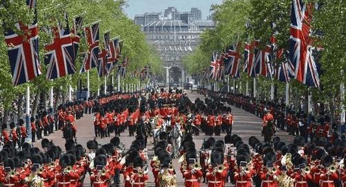 英国国土人口与GDp_英国人口发展变化图片(3)