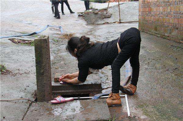 靠双手走路的女人,年收入百万,成为最牛的女老