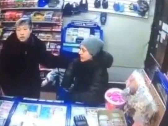 吴卓林澳洲生活状况好转,与同性女友超市买零