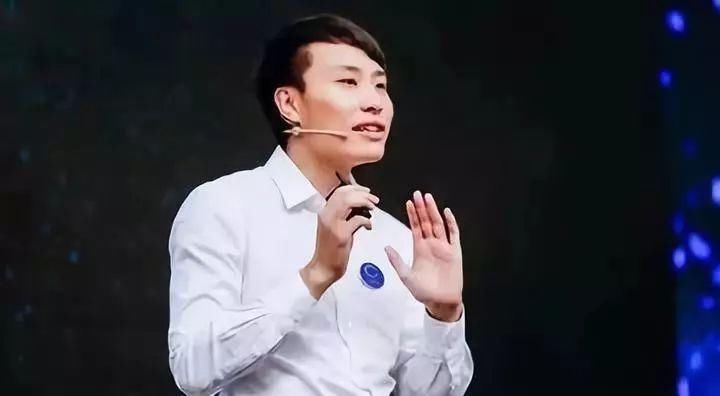 【咨询】Papi酱正式入职百度,担任CCO,她能挺