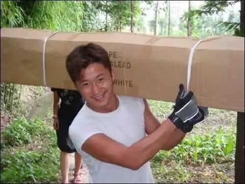 这位女星明明会普通话却偏要说英文,遭吴京这