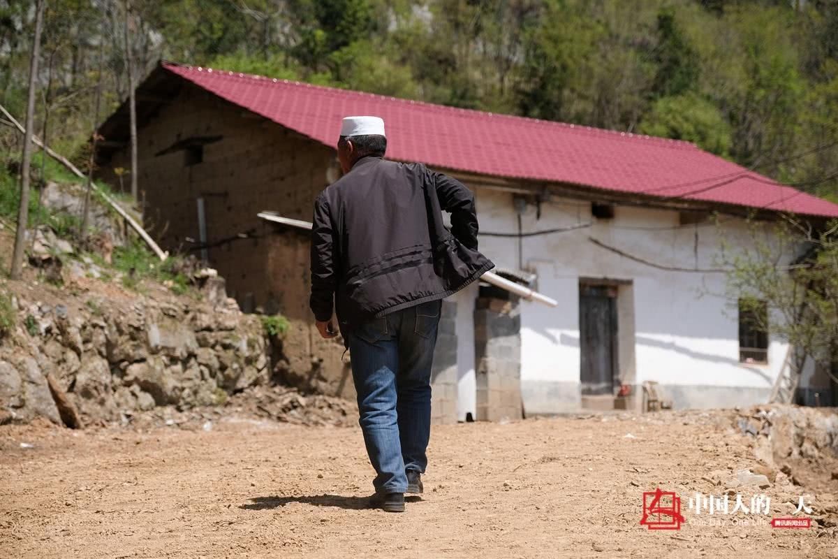 中国人的一天：别人家的村书记！38年领村民绝壁修路 家家都通路