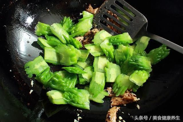 苦瓜炒肉，这个菜吓跑了多少米饭!