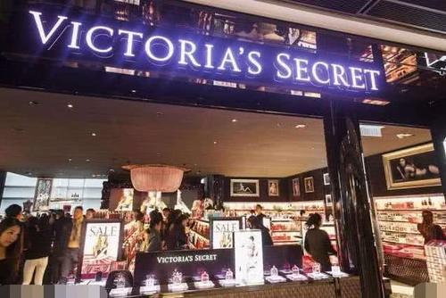 德国女孩游中国,看中国人买东西不给钱?只是拿