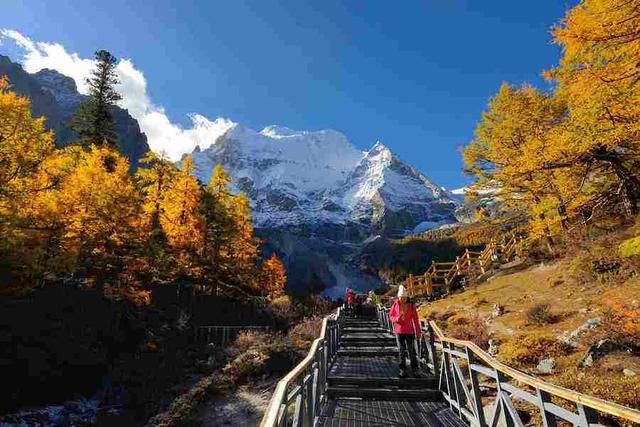 稻城亚丁几月去好,最美季节攻略