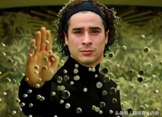 墨西哥门将奥乔亚撞脸吴镇宇,网友:就是他害我输钱的!