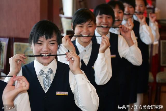 直击服务员管理痛点,说说你见过的服务员形象