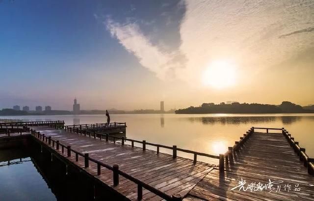 今明两天暴雨，大暴雨，降温！网友：习惯了，幸好只下到……