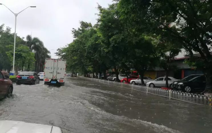 明早大暴雨全市或大堵车！上万考生出门！多条道路管制！速看