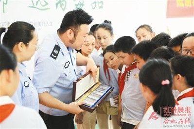 碰到毒品要第一时间告诉老师和家长