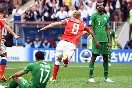 冷!爆冷!天台拥挤不通,朋友圈疯传足球反着买