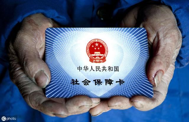 工资1万,社保按3000元基数交,主动辞职,能拿到