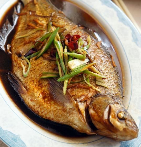 湖北美食:红烧武昌鱼,武昌鱼,又名鳊鱼,是比较常