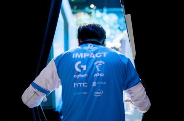 LOL英雄联盟打职业不如开直播卖淘宝赚钱?F