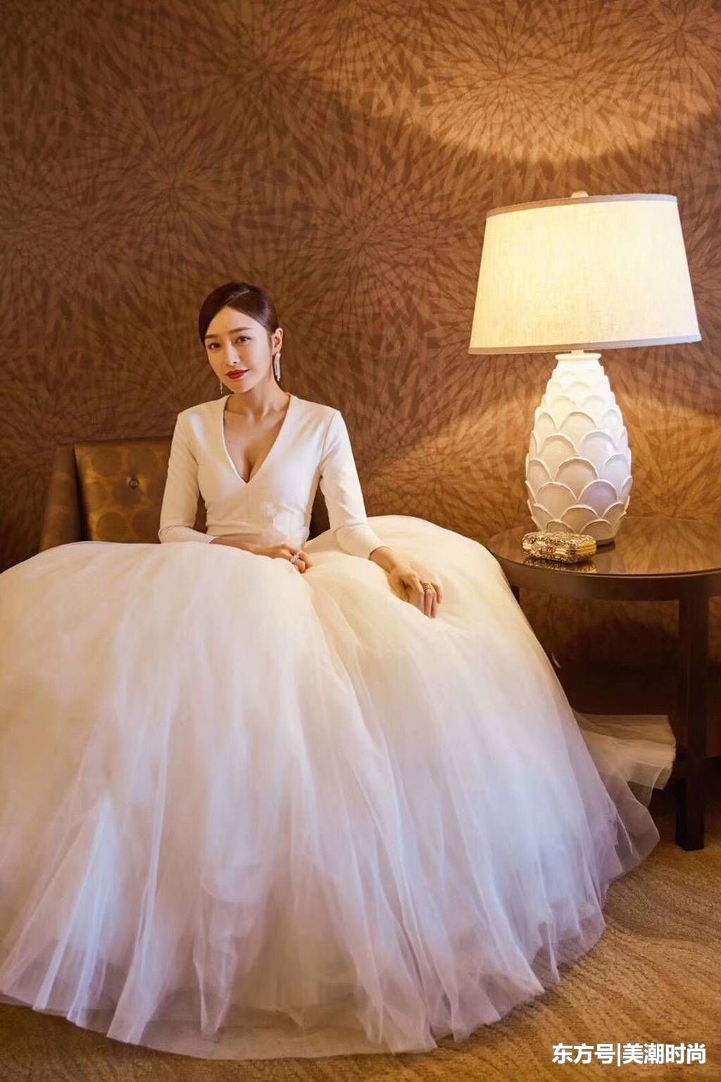 中美电影节红毯，徐璐初显女神范，秦岚就是一位优雅性感的皇后!
