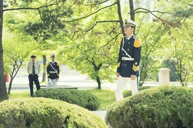 韩剧《制服过来我》抱抱视频,张基龙首播v韩剧炒绿茶的大火图片