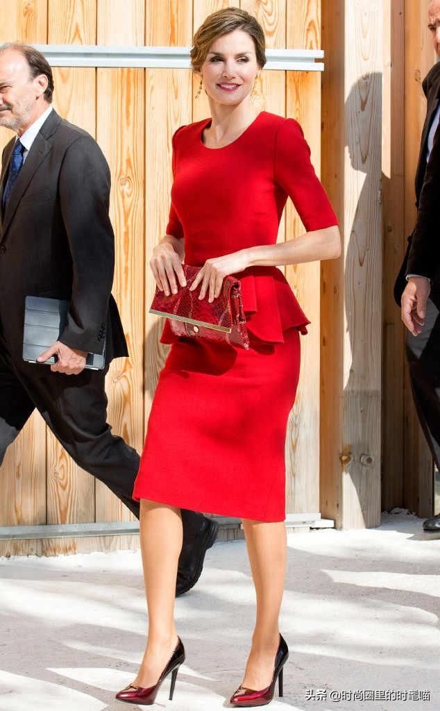 西班牙王后三穿红色连衣裙!今年配心形红色高
