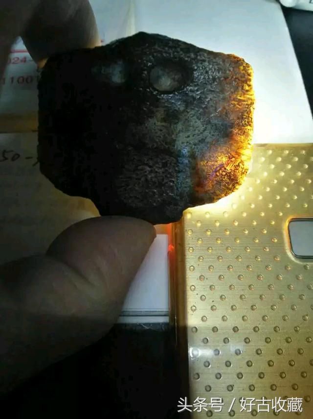 分享十探讨，红山文化玉器中可不可以有这样的皮壳。