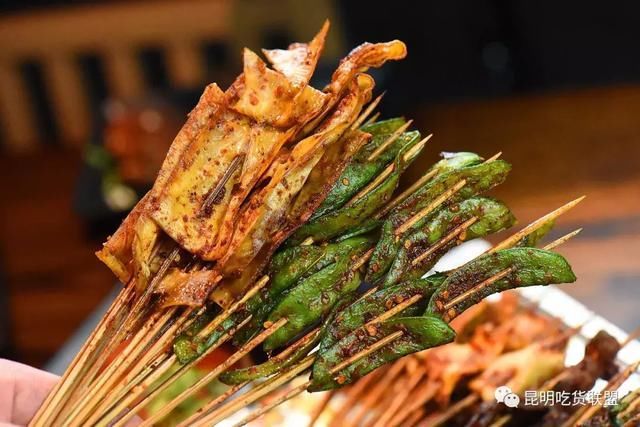 王思聪超爱吃的把把烧来昆明啦,我找着去撸了