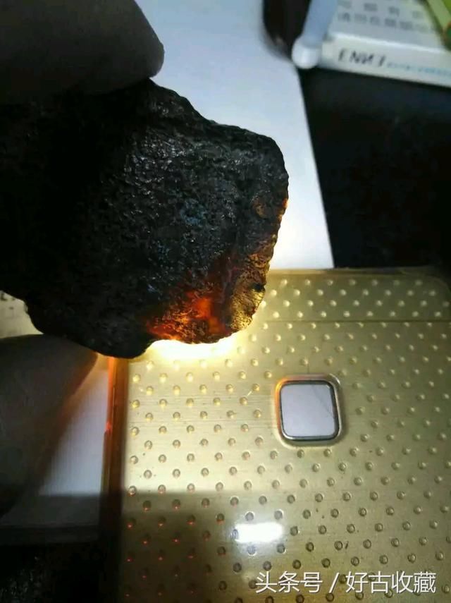 分享十探讨，红山文化玉器中可不可以有这样的皮壳。