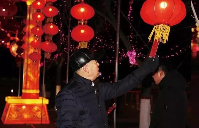 我在唐山 欢喜过年 走！约上小伙伴，到南湖景区看灯展去！