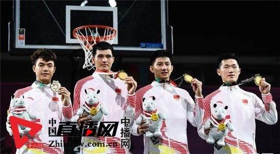 三人篮球中国夺金 姚明亲临现场祝贺球员