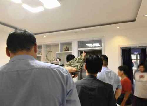 老赖无证驾驶撞人 8年只赔2000元 却买新房月