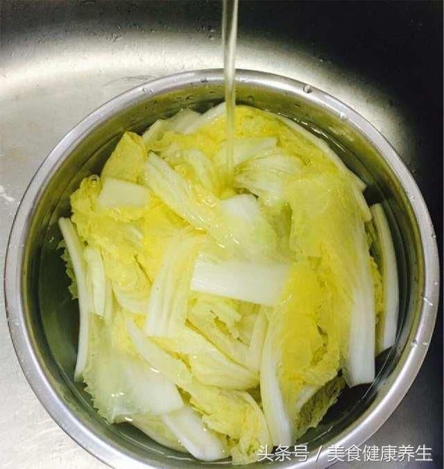 白菜这样做，堪称是下饭的精品，清爽可口，试试就停不下的美味